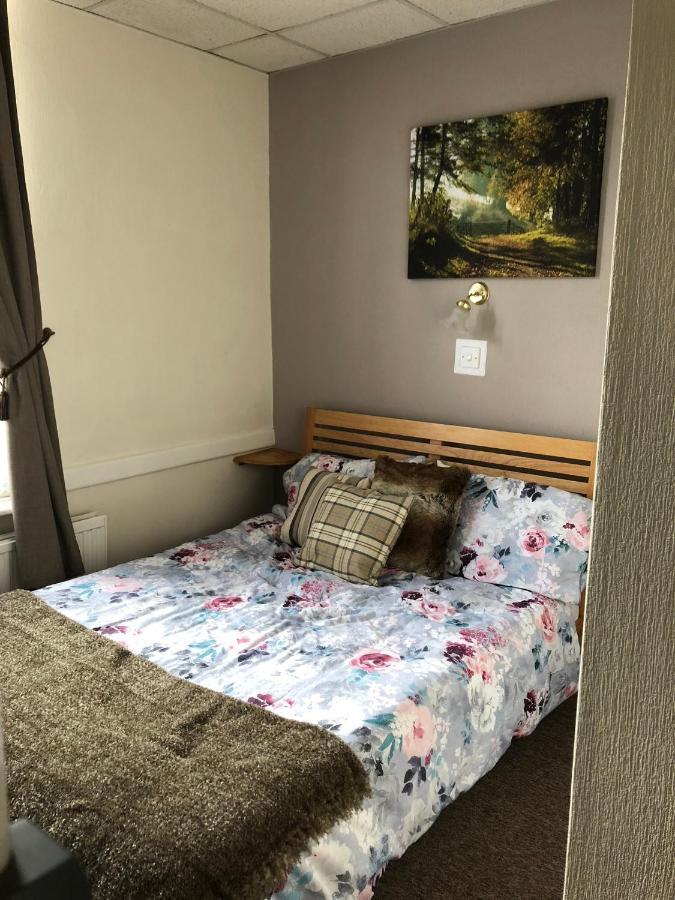 The Crown In Bed & Breakfast Fordingbridge Bagian luar foto